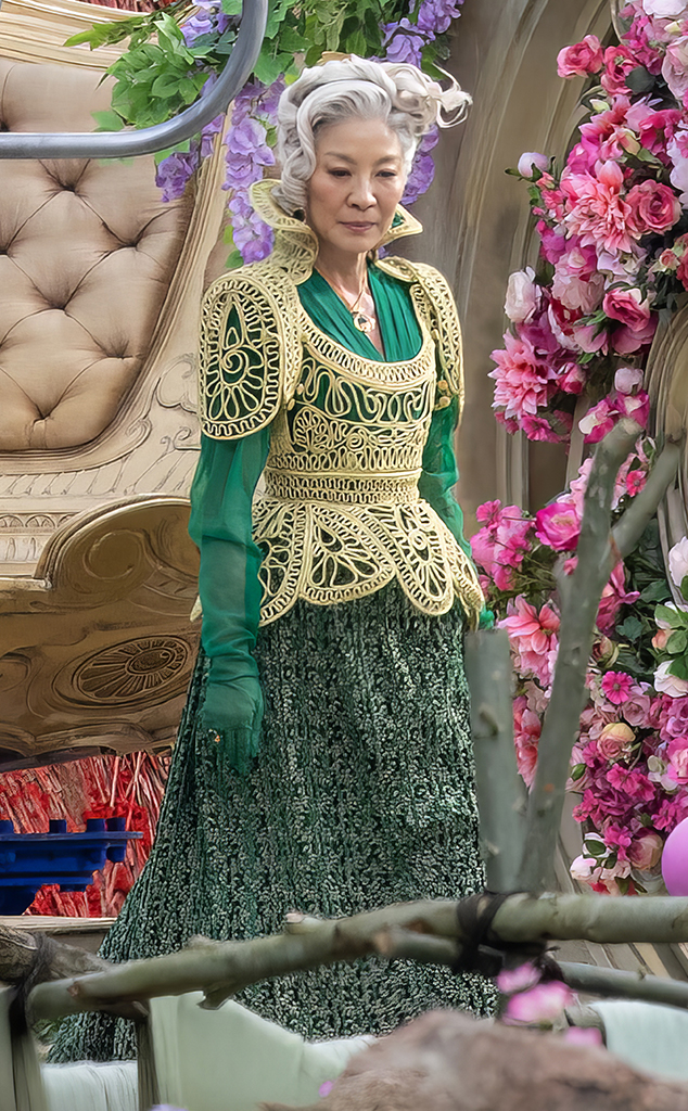 See Ariana Grande As Glinda In Sneak Peek Of Wicked Movie see-ariana-grande-as-glinda-in-sneak-peek-of-wicked-movie